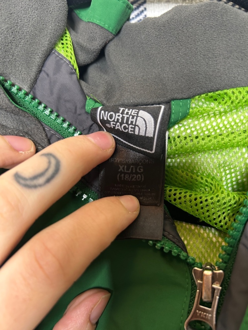 Boys The North Face HyVent Waterproof Ski Jacket - Picture 2 of 5
